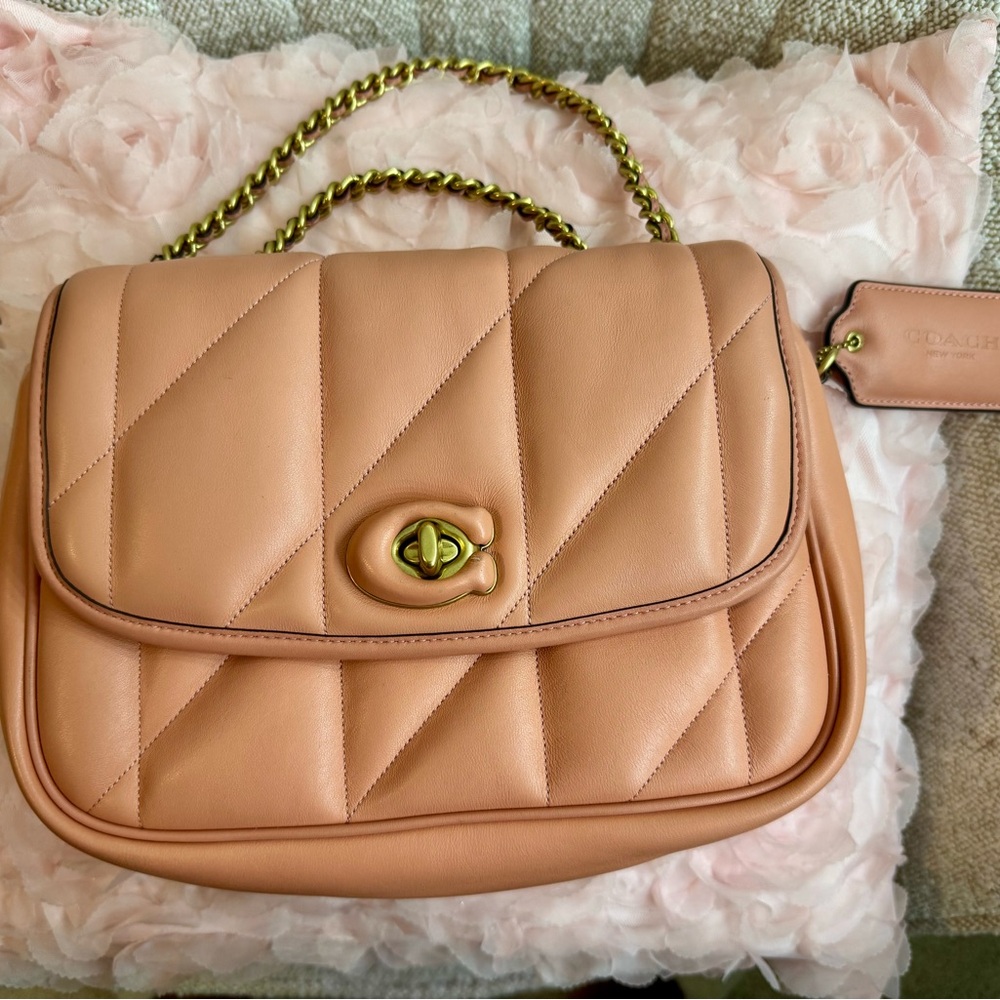 Coach Pillow Madison in Coral